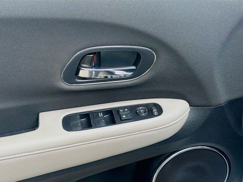 Used 2022 Honda HR-V EX image 16