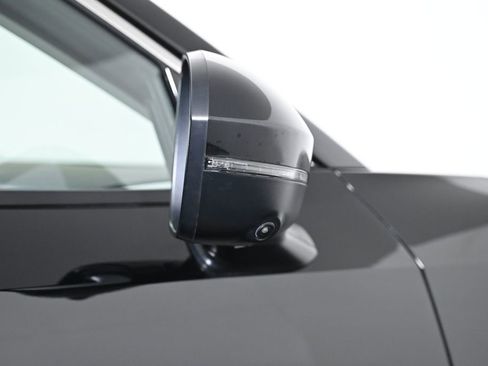 Used 2025 Nissan Kicks SR image 11