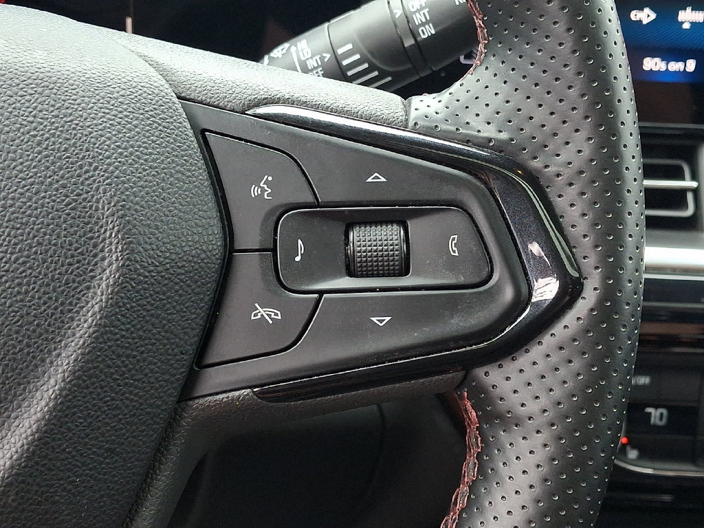 Used 2024 Chevrolet Trax RS w/ Sunroof Package FWD image 22
