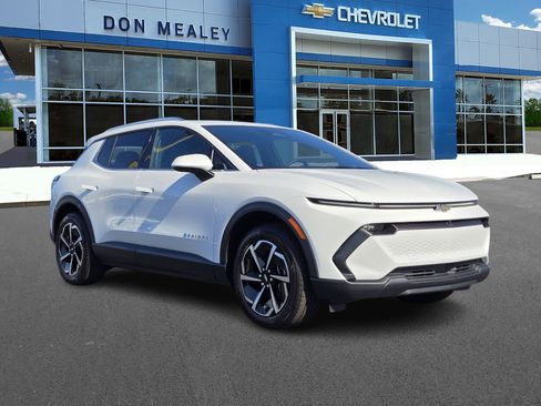 New 2026 Chevrolet Equinox EV LT image 1