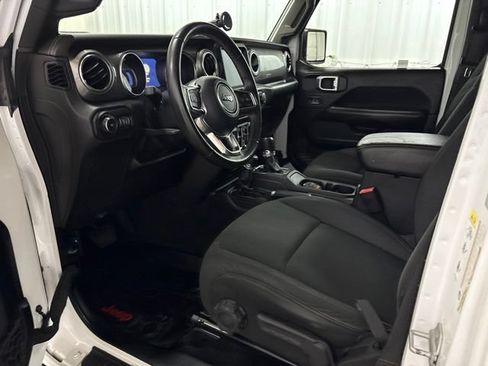 Used 2019 Jeep Wrangler Unlimited Sahara w/ Uconnect 4C Nav & Sound Group AWD/4WD image 38
