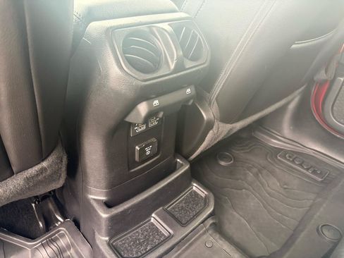 Used 2021 Jeep Wrangler Unlimited Sahara AWD/4WD image 33