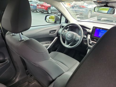 Used 2025 Toyota Corolla Cross LE FWD image 14