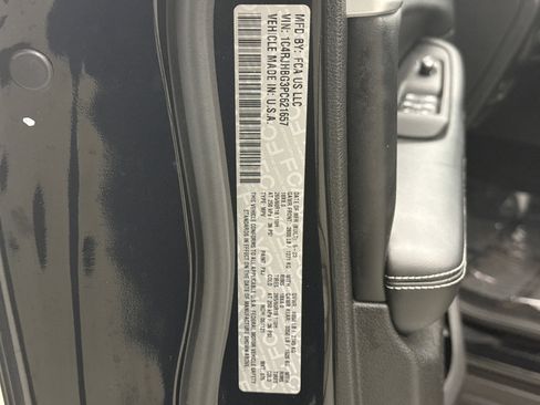 Used 2023 Jeep Grand Cherokee Limited image 23