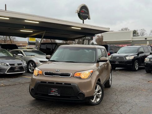 Used 2015 Kia Soul + image 1