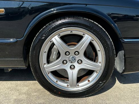 Used 2003 Jaguar XJ8 RWD image 10