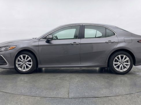 Used 2025 Toyota Camry LE image 5