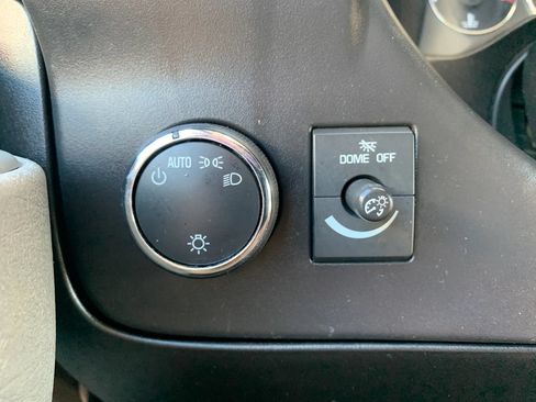 Used 2018 Chevrolet Express 2500 w/ Driver Convenience Package RWD image 19