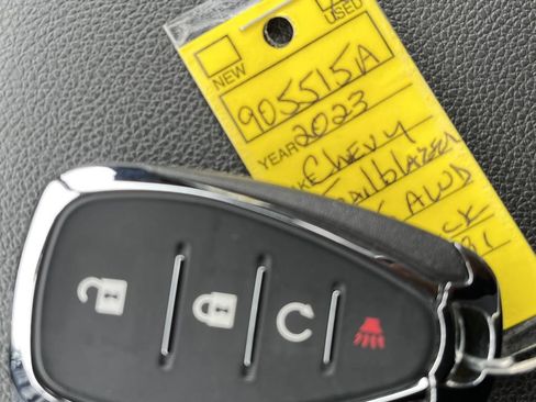 Used 2023 Chevrolet TrailBlazer RS AWD/4WD image 23