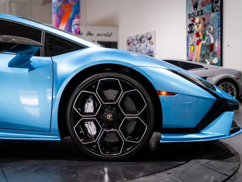 Used 2023 Lamborghini Huracan Tecnica image 12