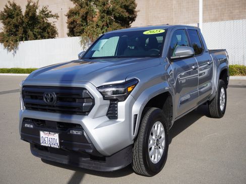 Used 2025 Toyota Tacoma SR5 image 5