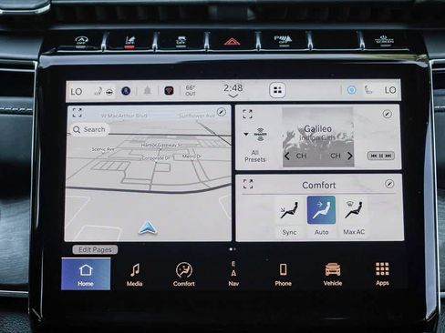 Used 2022 Jeep Grand Cherokee Overland w/ Luxury Tech Group IV AWD/4WD image 14