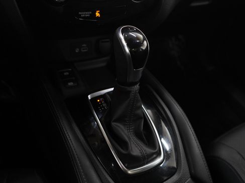 Used 2020 Nissan Rogue SL w/ Premium Package AWD/4WD image 23