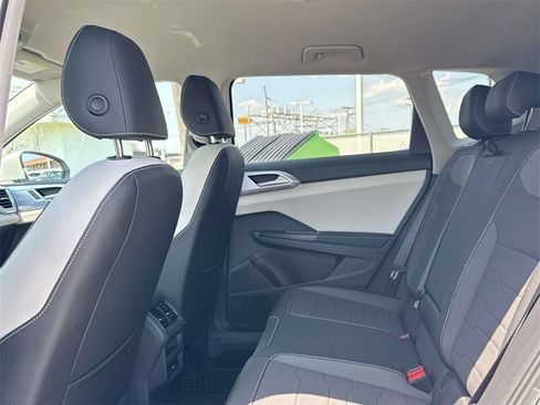 Used 2025 Volkswagen Taos SE FWD image 28