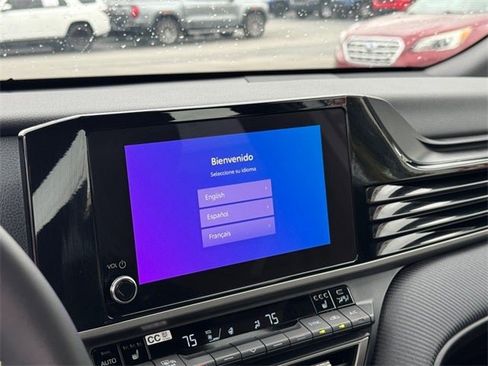 Used 2025 Toyota Camry SE w/ Convenience Package image 23