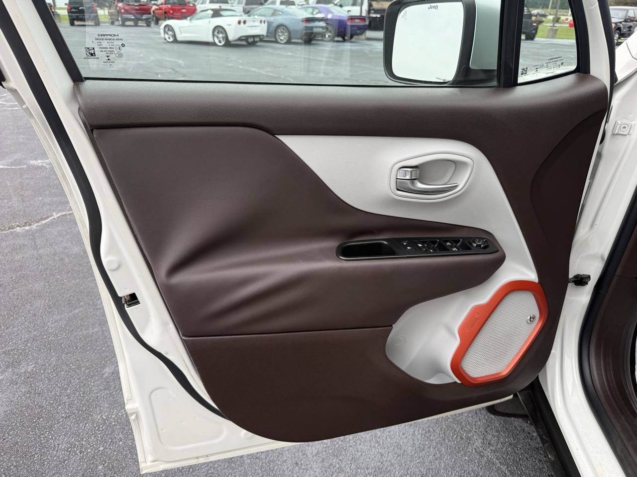Used 2017 Jeep Renegade Limited AWD/4WD image 8
