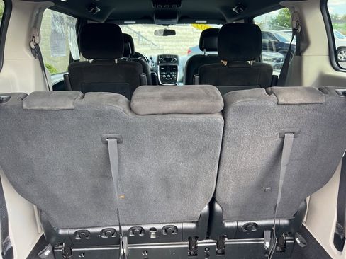 Used 2017 Dodge Grand Caravan SE image 6