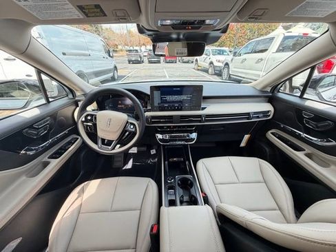 New 2026 Lincoln Corsair Premiere image 11