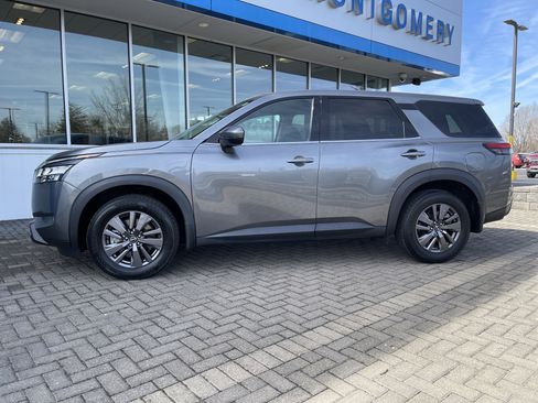 Used 2022 Nissan Pathfinder S w/ Cargo Package image 2