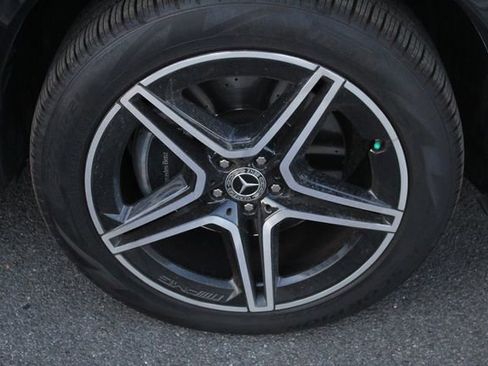 Used 2024 Mercedes-Benz GLS 450 4MATIC image 9