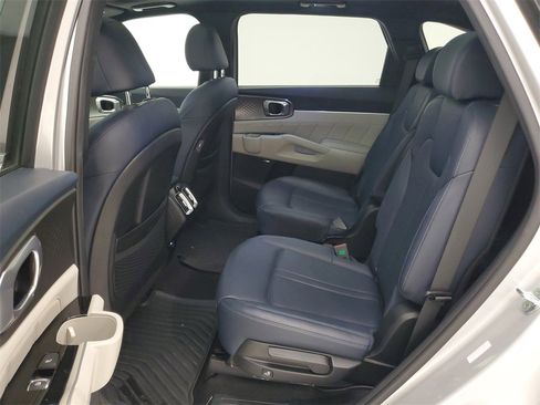Used 2022 Kia Sorento SX Prestige w/ Panoramic Sunroof Package image 22