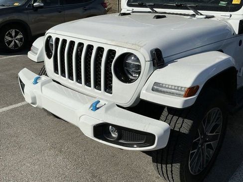 Used 2022 Jeep Wrangler Unlimited Sahara image 12