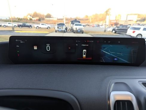 Used 2025 Ford Expedition Active image 11