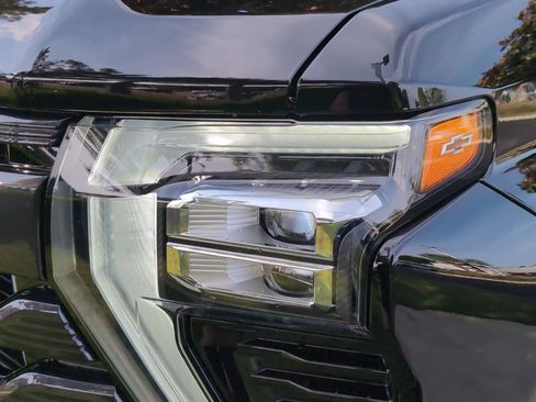Used 2026 Chevrolet Silverado 2500 High Country w/ High Country Premium Package AWD/4WD image 6