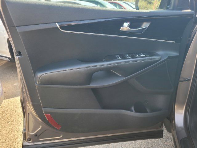 Used 2019 Kia Sorento FWD image 16