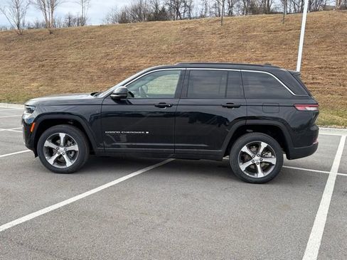 New 2026 Jeep Grand Cherokee Limited w/ Luxury Tech Group II AWD/4WD image 4