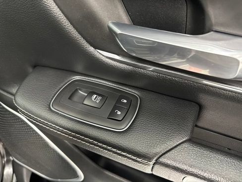 Used 2019 RAM 1500 Laramie AWD/4WD image 30