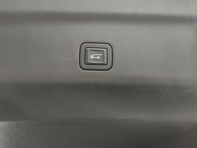Used 2025 Chevrolet Tahoe Premier RWD image 36