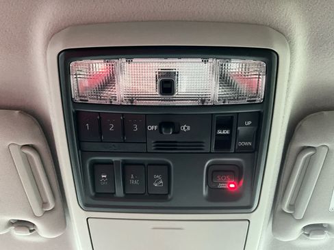 Used 2018 Toyota 4Runner Limited AWD/4WD image 19