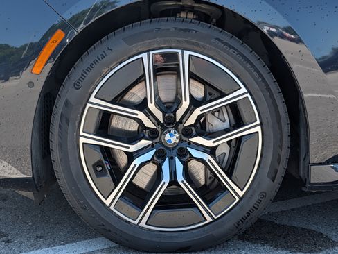 Used 2023 BMW 760i xDrive w/ Luxury Rear Seating Package AWD/4WD image 15