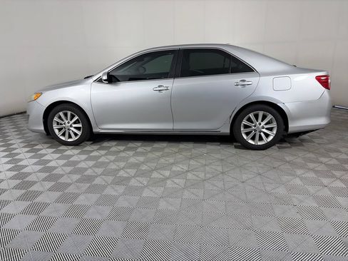 Used 2013 Toyota Camry XLE w/ Convenience Pkg FWD image 4