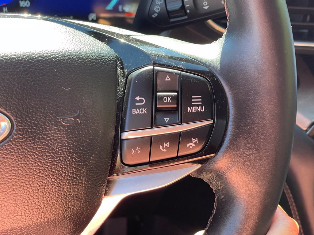 Used 2022 Ford Explorer Platinum w/ Equipment Group 601A AWD/4WD image 22