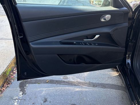 Used 2025 Hyundai Elantra SEL image 18