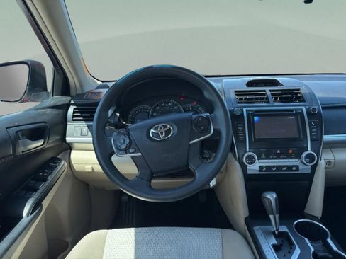 Used 2012 Toyota Camry LE image 11