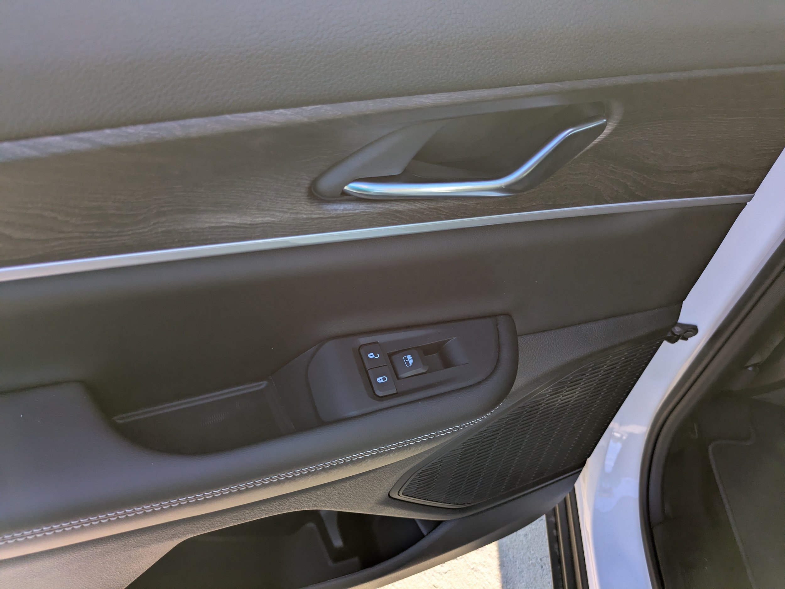 New 2027 Jeep Grand Cherokee Altitude RWD image 9