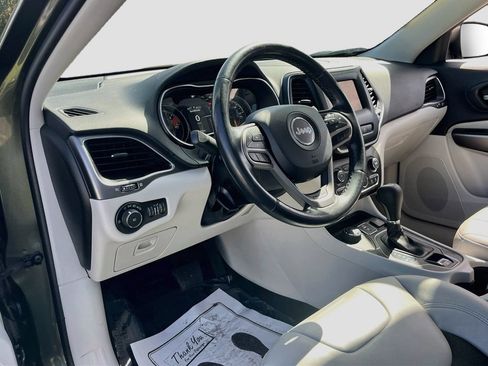 Certified 2021 Jeep Cherokee Latitude Plus AWD/4WD image 9
