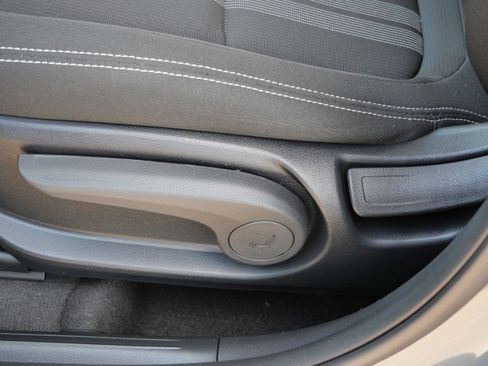 Certified 2023 Hyundai Venue SEL image 20