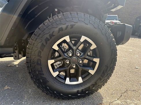 New 2026 Jeep Gladiator Rubicon w/ Steel Bumper Group image 14