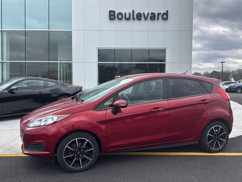 Used 2017 Ford Fiesta SE w/ Cold Weather Package image 17