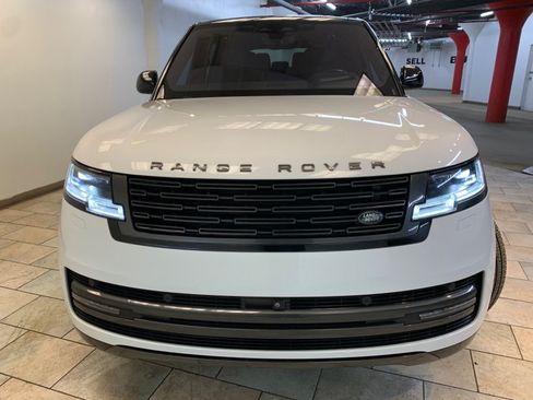 Used 2023 Land Rover Range Rover Long Wheelbase SE AWD/4WD image 3
