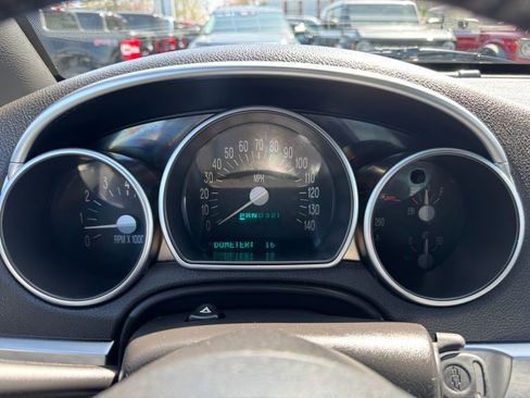 Used 2003 Chevrolet SSR w/ Preferred Equipment Group RWD image 23