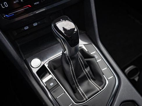 Used 2022 Volkswagen Tiguan SE image 29