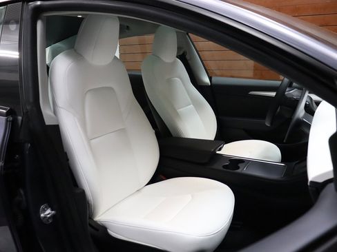 Used 2022 Tesla Model 3 image 24