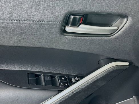 Used 2022 Toyota Corolla Cross XLE image 17