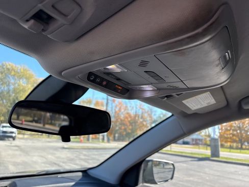 Used 2019 Chevrolet Equinox LT image 31