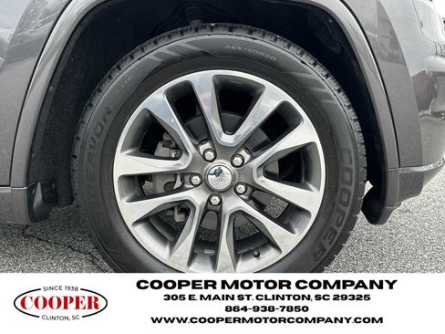 Used 2018 Jeep Grand Cherokee Overland image 12